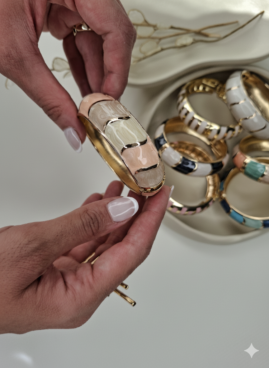 بنگل میناکاری پهن طرح موج نود و پاستلی آبکاری طلایی