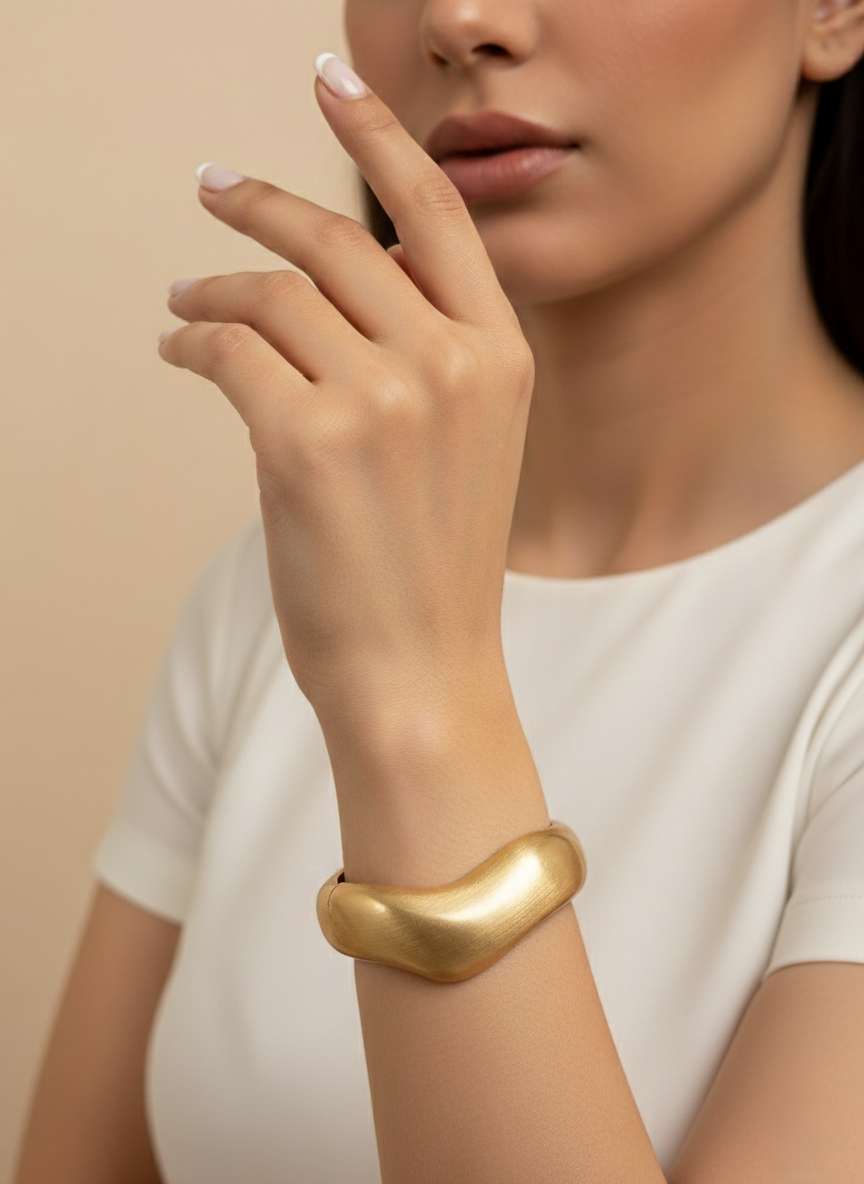 بنگل طلایی بافت‌دار مدل موج زیورآلات مدرن