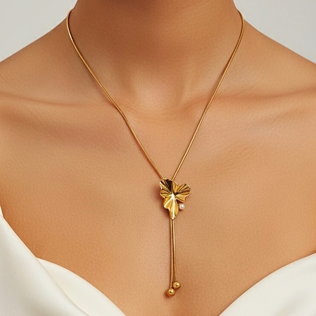 گردنبند مدل کراواتی طرح گل و مروارید